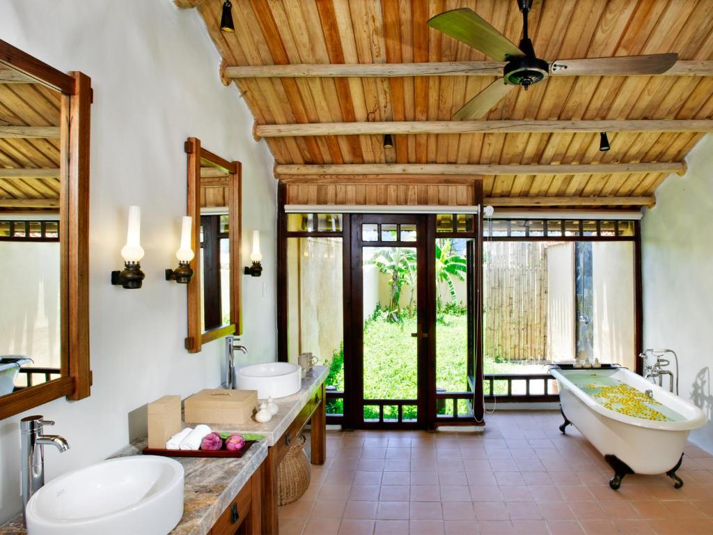 Emeralda Resort Ninh Binh badkamer