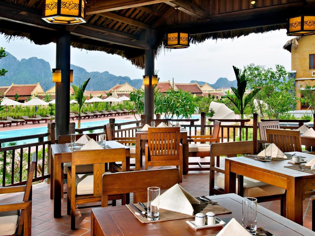 Emeralda Resort Ninh Binh 13 Emeralda Resort Ninh Binh restaurant aan het zwembad