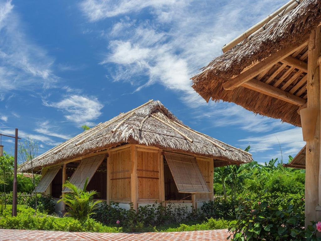 Emeralda Resort Ninh Binh hut