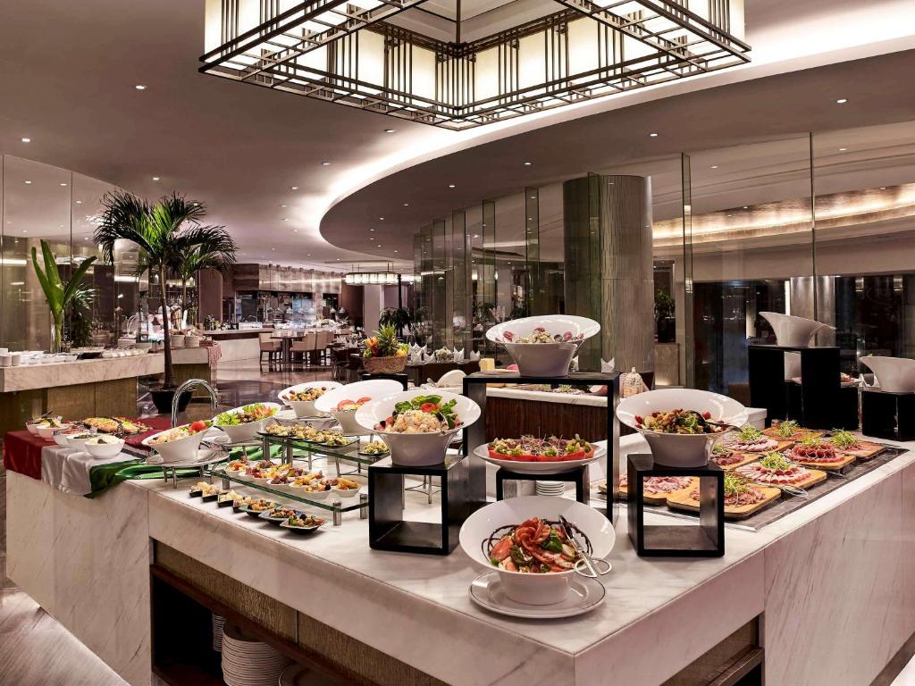 Pullman Hanoi restaurant buffet