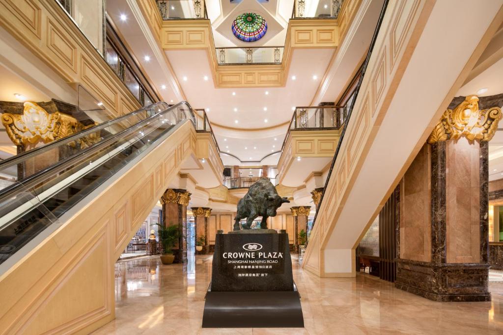 Crowne Plaza Nanjing Road lobby roltrappen
