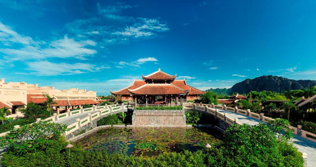 Emeralda Resort Ninh Binh voorkant opritten