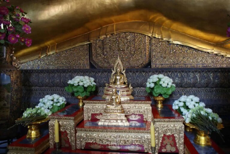 Bangkok Wat Pho Shrine