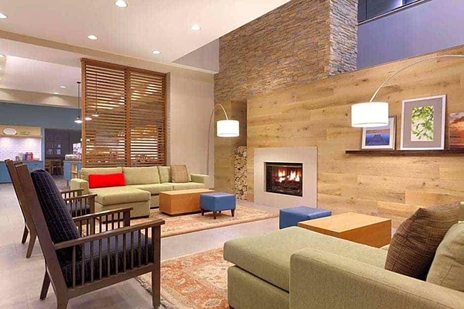 Country-Inn Suites by Radisson in Minneapolis lobby