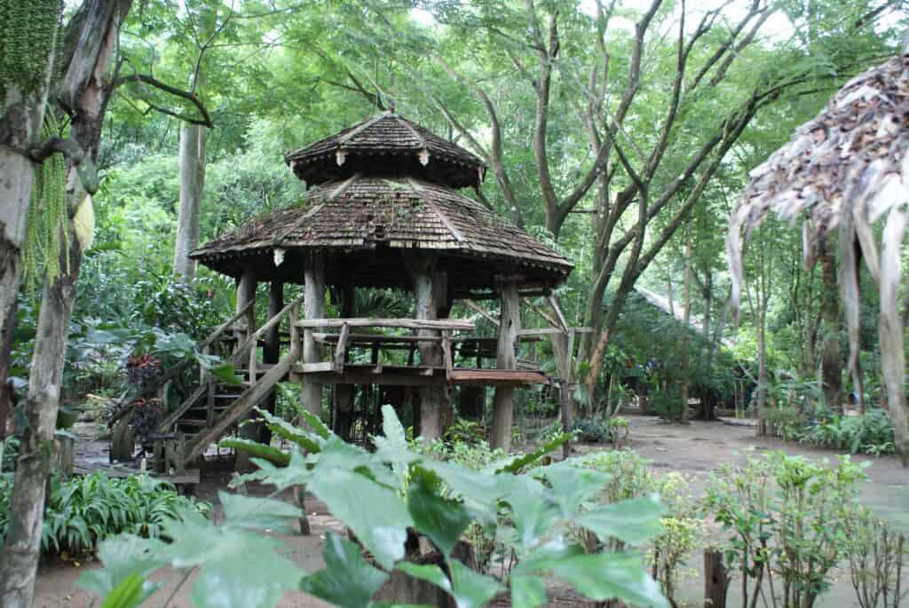 Rondreis Bangkok , River Kwai & Koh Samui (19 dagen) 35 River Kwai Olifanten hutje