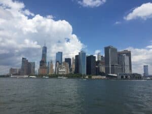 Skyline van Manhattan New York vanaf de Staten Island Ferry
