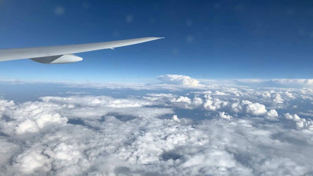 Rondreis Las Vegas steden & parken (20-dagen) 80 KLM Las Vegas naar Amsterdam KL route wolken 2048x1151 1