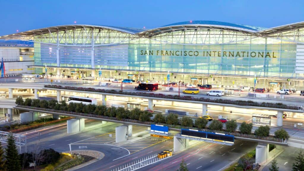 Rondreis Californië, Las Vegas en Salt Lake City 3 The San Francisco International airport or SFO at dusk