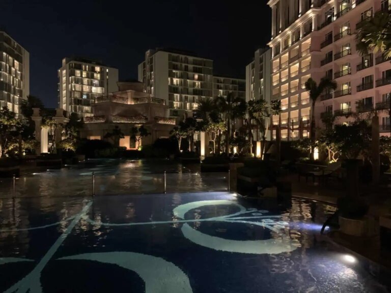 The Leela Palace Chennai 2 The Leela Palace Zwembad 1536x1152 1