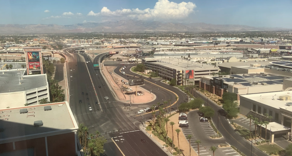 Treasure Island TI Hotel & Casino Las Vegas 4 Treasure Island kamer uitzicht verkeer 1024x549 1