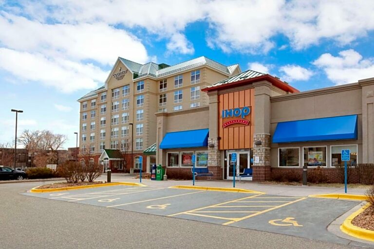 Country Inn & Suites by Radisson, Bloomington Minneapolis iHop