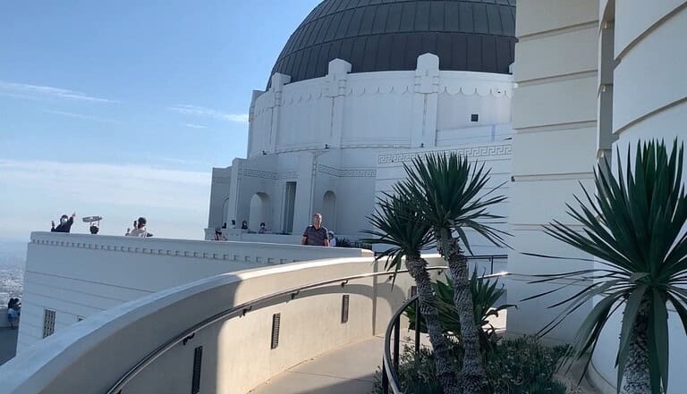 Ik sta op de achterkant van Griffith Observatory